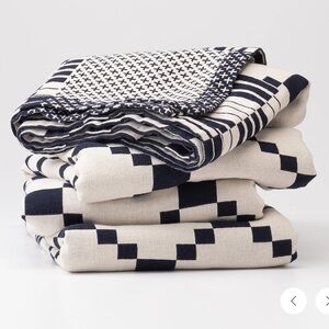 SCHOOLHOUSE KING NWT Winter + Summer Cotton Coverlet